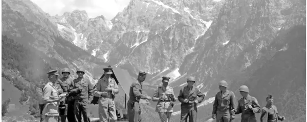 Obisk feldmaršala Alexandra junija 1945 v Logu pod Mangartom.