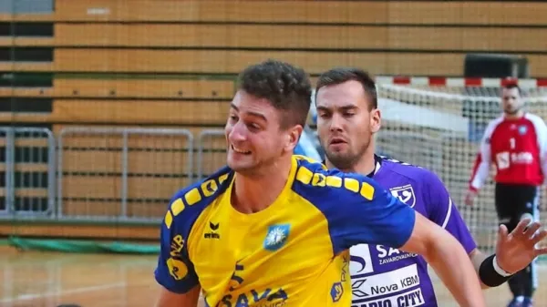 Nino Grzentič  v dresu koprskega rokometnega kluba