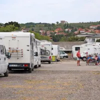 Parkiri&scaron;če Argo polno avtodomov