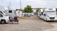 Parkirišče Argo so si  minuli vikend prisvojili vozniki avtodomov in 
ga spremenili v   nekakšen avtokamp. Kršili so tudi odlok o začasni 
splošni prepovedi gibanja in zbiranja ljudi na javnih mestih in 
površinah.     