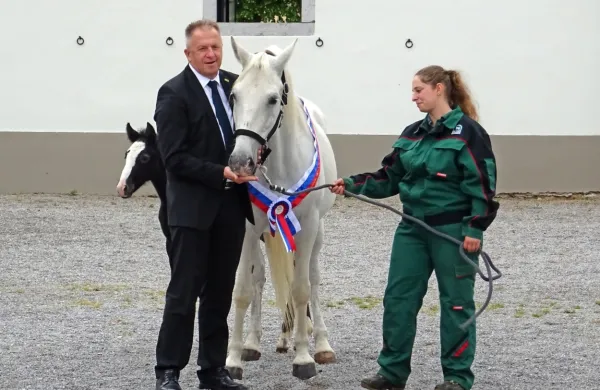 Boter prve lipiške žrebičke je postal minister Zdravko 
Počivalšek.