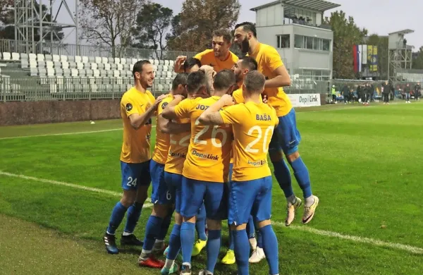 Nogometaši Kopra so imeli na nižjih tekmovalnih ravneh veliko 
priložnosti za veselje. Kako bo med elito?