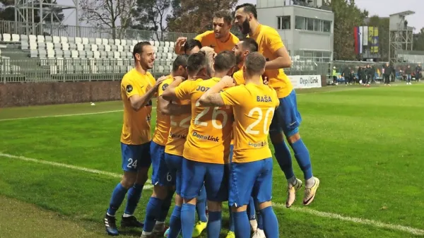 Nogometaši Kopra so imeli na nižjih tekmovalnih ravneh veliko 
priložnosti za veselje. Kako bo med elito?