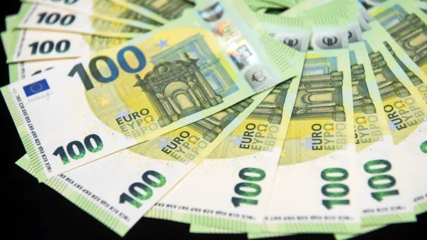 Do zdaj je za odlog plačila kredita zaprosilo 22.230 posameznikov 
in podjetij.