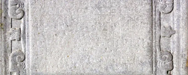 



Zelo zabrisan napis na nagrobni plošči Ferdinanda Posarellija. 