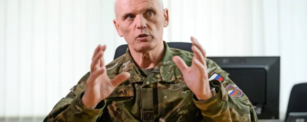 Po meritvah priljubljenosti je vojska zelo visoko, med prvimi 
petimi inštitucijami v državi; zato ne moremo reči, da smo 
nepriljubljeni,” pravi načelnik generalštaba Slovenske vojske, 
Bistričan  Robert Glavaš.