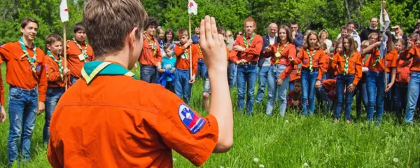 Skavtska obljuba na Primorskem druži 735 članov, ki se povezujejo v enajst lokalnih enotah, tako imenovanih skavtskih stegih.
