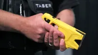 Rumene paralizatorje bodo kmalu začeli uporabljati tudi slovenski 
policisti.