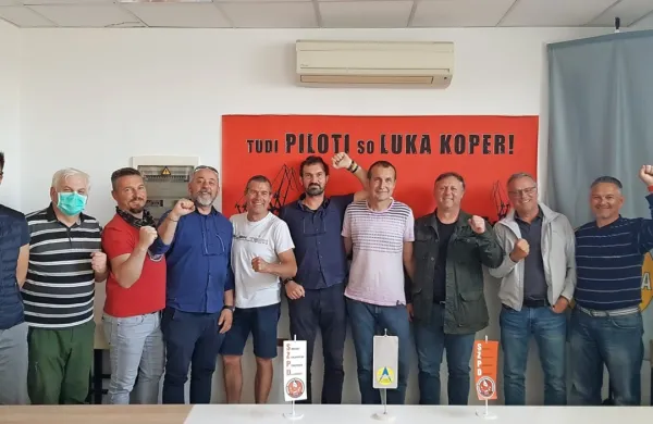 Piloti podjetja Kopp so s sindikatom žerjavistov praznovali začetek 
dela pri državnem delodajalcu. 