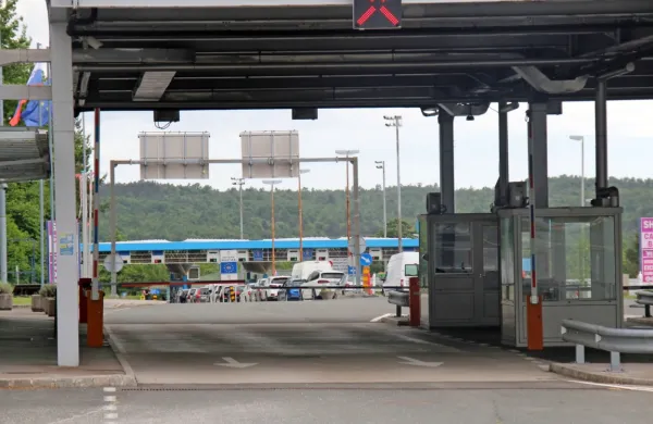 O dodatnem rahljanju prehajanja slovensko-hrvaške meje se bodo 
jutri pogovarjali predstavniki policij obeh držav.