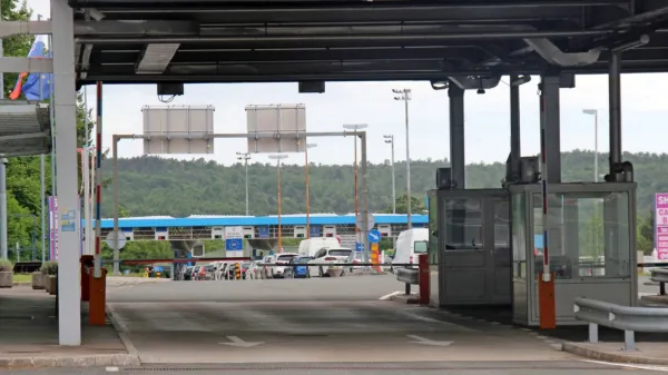 O dodatnem rahljanju prehajanja slovensko-hrvaške meje se bodo 
jutri pogovarjali predstavniki policij obeh držav.