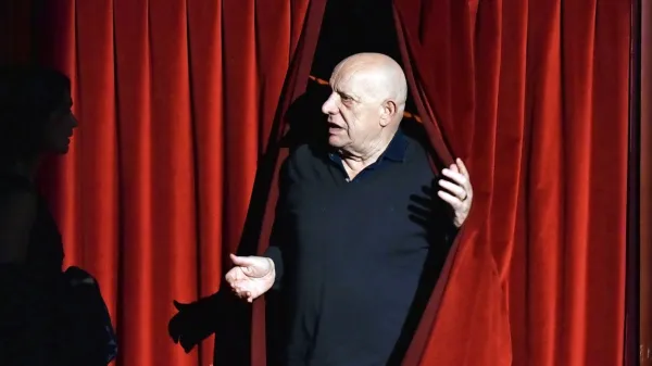 Paolo Magelli na vaji za uprizoritev Šest oseb išče avtorja