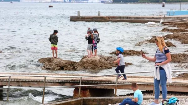 Obmorski kraji so v veliki meri odvisni od turizma.