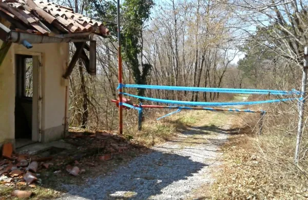 Največ nedovoljenih prehodov meje naj bi minuli konec tedna 
opazili na prehodu Vrhpolje-Gročana, koder so se kolesarji vozili 
proti Kokoški.