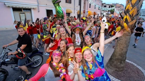 Tradicionalnega živ-žava z udeleženci Eurofesta letos v Kopru ne 
bo.