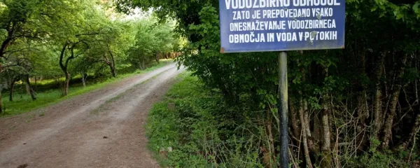 Območje Padeža in njegovih pritokov je bilo že v preteklosti vir 
pitne vode. Zajezitev in akumulacijsko jezero so načrtovali že pred 
več kot sto leti. 