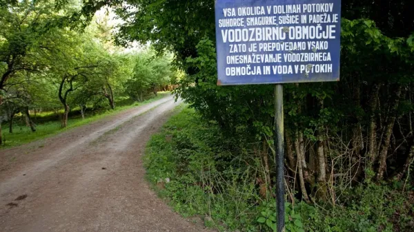 Območje Padeža in njegovih pritokov je bilo že v preteklosti vir 
pitne vode. Zajezitev in akumulacijsko jezero so načrtovali že pred 
več kot sto leti. 