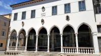 Vsi gostinski lokali v Kopru so ponovno odprli vrata, le mestna 
kavarna Loggia na Titovem trgu ostaja zaprta.