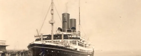 Parnik Ausonia v tržaškem pristanišču leta 1933.