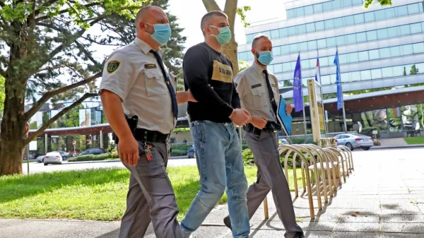 Jasminu Suljiću tožilstvo očita umor, on se dogodka ne spomni, a 
pravi, da bi rad resnici prišel do dna.