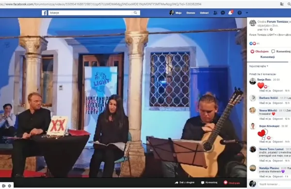Forum Tomizza je tokrat meje  iz Kopra presegal spletno, saj zaradi pandemije   ni mogel tradicionalno domovati  v Trstu in Umagu. Na 
fotografiji (z desne): kitarist Jurij Mušič, igralca Miriam Monica in Rok Matek ter v ozadju gostitelja Irena Urbič  in Neven Ušumović.   