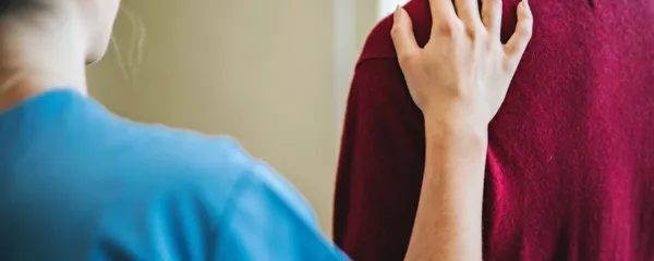 Prostovoljci hospica nudijo podporo svojcem ob izgubi najbližjih. 
