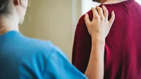 Prostovoljci hospica nudijo podporo svojcem ob izgubi najbližjih. 