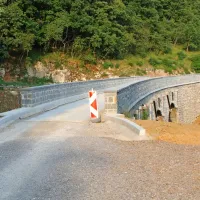 Priljubljena kolesarska pot, trasa nekdanje železnice, je ta konec 
tedna samevala.