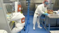 “Tako kot vsi drugi tudi mi nismo vedeli, da virus obstaja,” je v 
televizijskem pogovoru zatrdila direktorica Inštituta za virologijo v 
Wuhanu Wang Yanyi. 