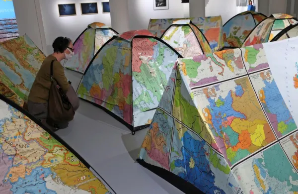 Evropa ni okostenela trdnjava in v njej mora biti prostora za vse, s 
šotori sporoča Michael Kos.