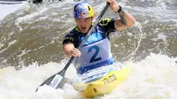 Peter Kauzer je poleg kolajne za kajakaško zmago prejel tudi  pokal za najhitrejšega tekmovalca .