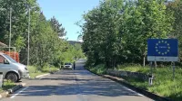 Mejni prehod Gorjansko so včeraj prestopili prvi ljudje. Na meji 
bodo nadzor opravljali sežanski policisti.