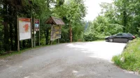 Na tem mestu bodo postavili tablo s prepovedjo prometa ,  razen za 
potrebe domačinov in raznih služb.
