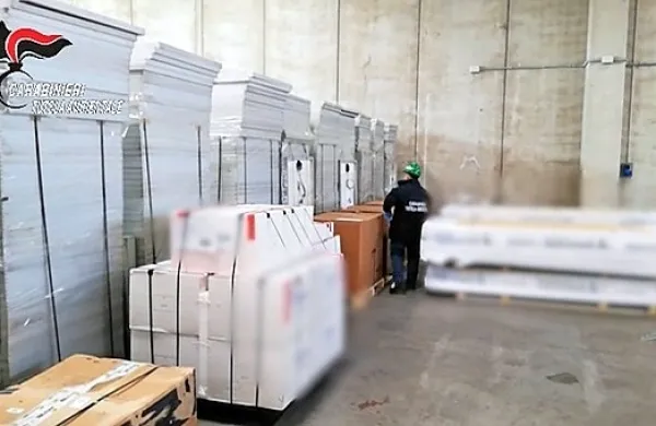 Fotovoltaične panele so orožniki zasegli in so ostali v Italiji.