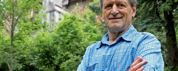 Darko Šfiligoj se rad sprehodi skozi park ob Laščakovi vili na 
Rafutu, kjer živi.