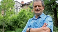 Darko Šfiligoj se rad sprehodi skozi park ob Laščakovi vili na 
Rafutu, kjer živi.
