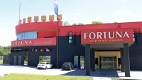V igralnem salonu Casino Fortuna, kjer imajo že več kot dva 
meseca zaprta vrata, so včeraj odpustili devet zaposlenih.