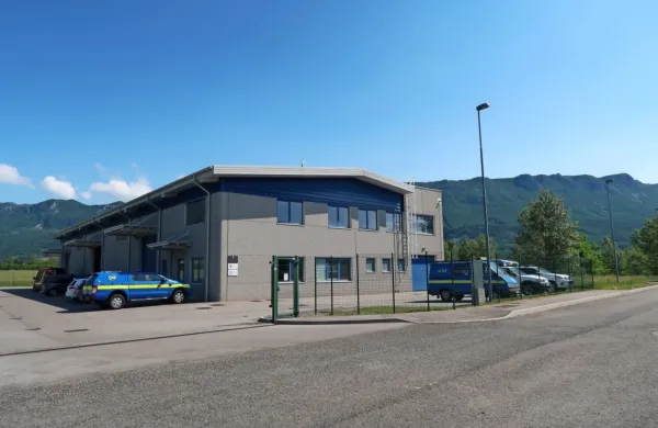Ob regijskem skladišču CZ bodo postavili prostore za gasilce, urgentni center ter  jamarsko in gorsko 
reševalno službo. Upajo, da bodo tja selili tudi policijo.  