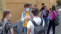 Dijaki se v teh nenavadnih razmerah obnašajo odgovorno in zrelo, 
zatrjujejo ravnatelji primorskih srednjih šol. 