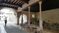 Terasa pod volti Pretorske palače  bo v prihodnje zaživela kot 
razstavni in družabni prostor.