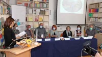 Udeleženci včerajšnje tiskovne konference, ki jo je vodila predstojnica Inštituta za oljkarstvo  dr. Maja Podgornik (stoji), so 
govorili o izzivih slovenskega oljkarstva. 