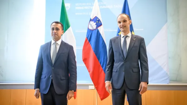 Luigi Di Maio in Anže Logar sta se pogovarjala tudi o vrnitvi 
Narodnega doma v Trstu slovenski skupnosti in drugih manjšinskih vprašanjih.