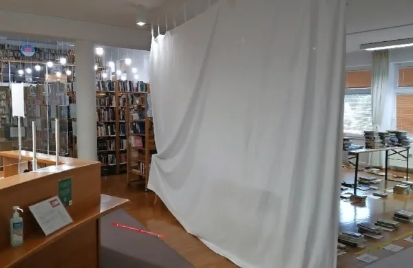 Švicarji pomagajo knjižnici