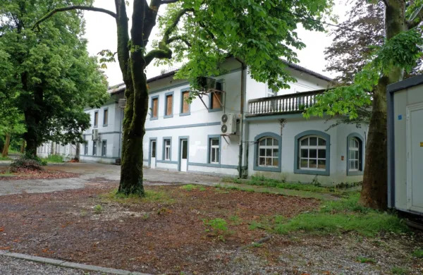 Nekdanji hotel Paradiso, ki propada,  gre proti koncu junija tretjič 
in morda zadnjič na dražbo.