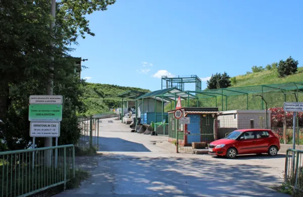 Javno podjetje KSD Ajdovščina namerava v CERO Ajdovščina 
usposobiti  linijo za sortiranje odpadkov   in pripravo granulata.