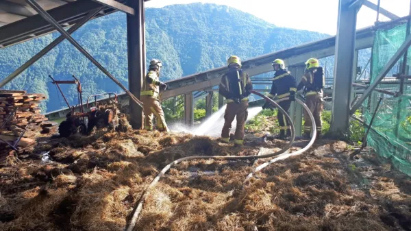 Sumijo, da je bale nekdo namerno zažgal