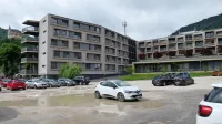 Idrijski dom upokojencev je eden novejših, večjih, celo nadstandardnih, z izkušenimi sodelavci,  a je zelo daleč od tega, da bi 
lahko deloval kot negovalna bolnišnica.