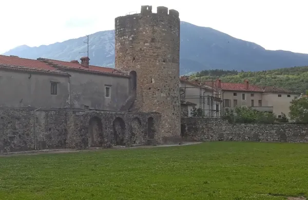 Znameniti stolp 8 ali stolp s cinami bo po prenovi odprt za 
obiskovalce.