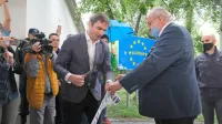 Simbolični prerez ločevalnega traku na mejnem prehodu na 
Erjavčevi ulici