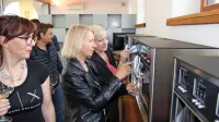 Grad spet utripa z oštirjem in rebulami